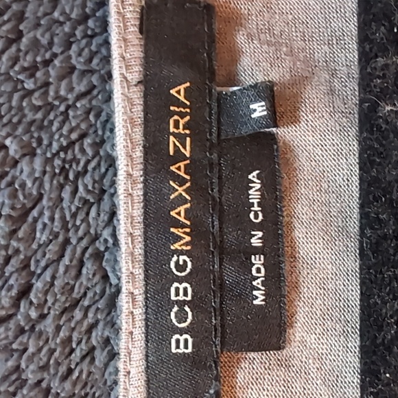 BCBGMAXAZRIA| Grey Stretch Short Sleeved T-shirt With Puffed Floral Design - Picture 10 of 12